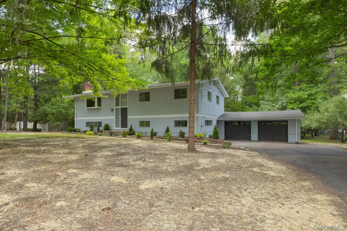 12 Dale RD, Airmont, NY 10952
