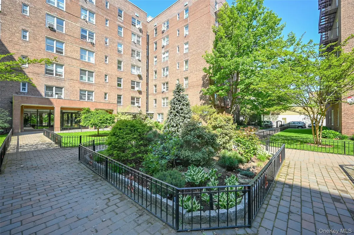 105-25 65th AVE #4F, Forest Hills, NY 11375