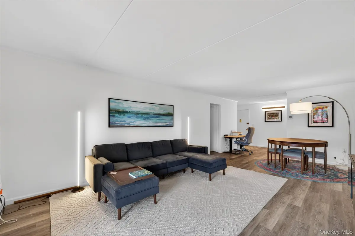 100 Clinton AVE #3C, Mineola, NY 11501
