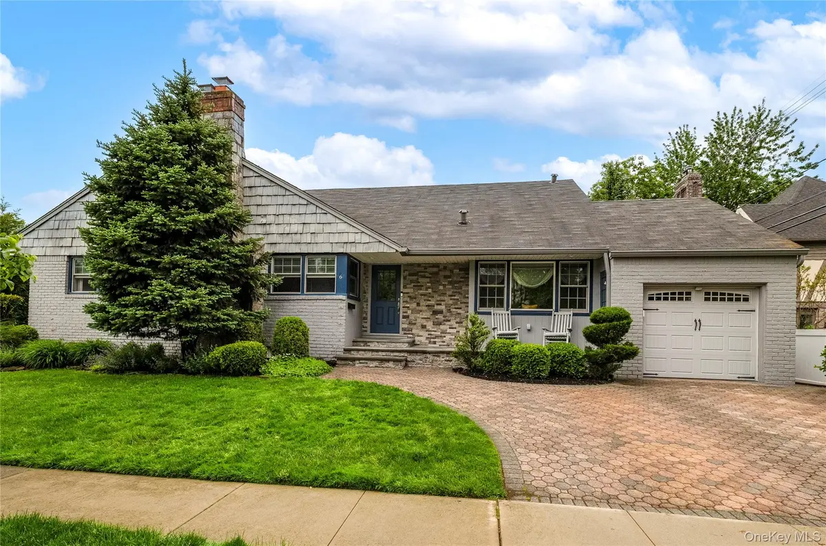 6 Blenheim CT, Rockville Centre, NY 11570