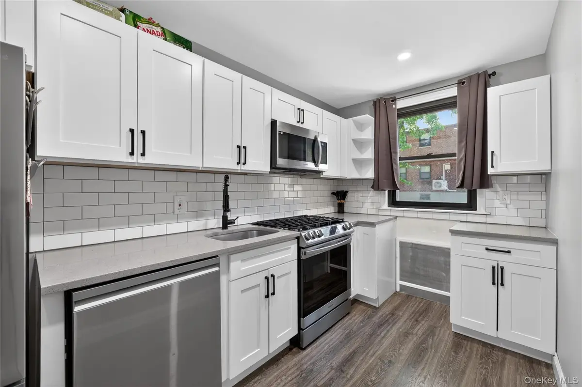 56-21 Douglastion Pkwy #Upper, Douglaston, NY 11362