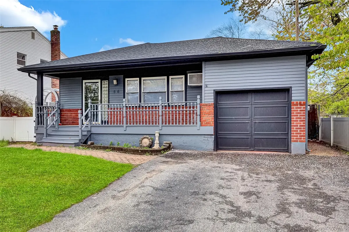 66 Phelps LN, North Babylon, NY 11703