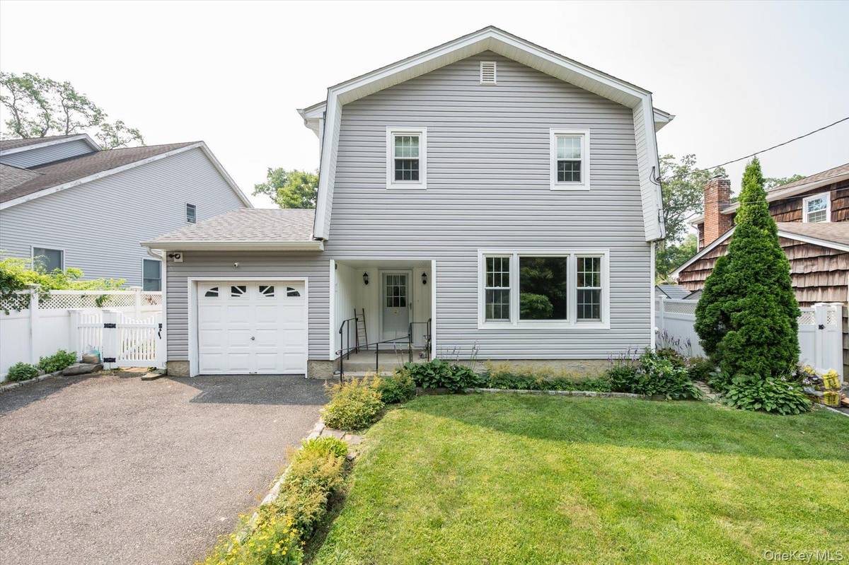 21 Vause ST, Northport, NY 11768