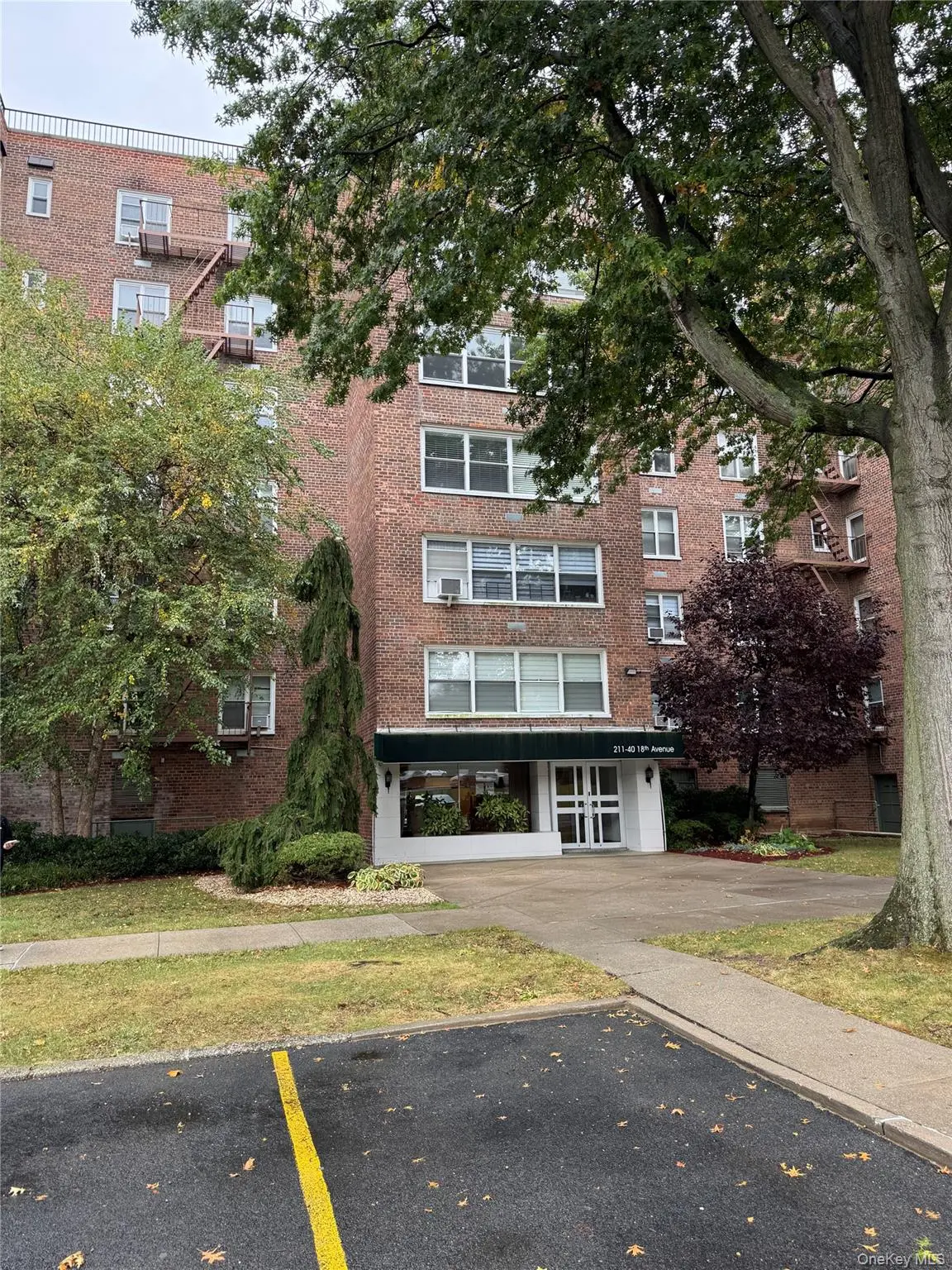211-40 18th AVE #4J, Bayside, NY 11360