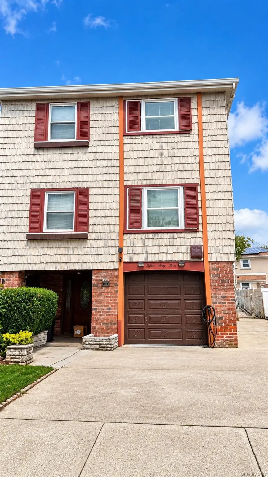 1533 208th ST, Bayside, NY 11360
