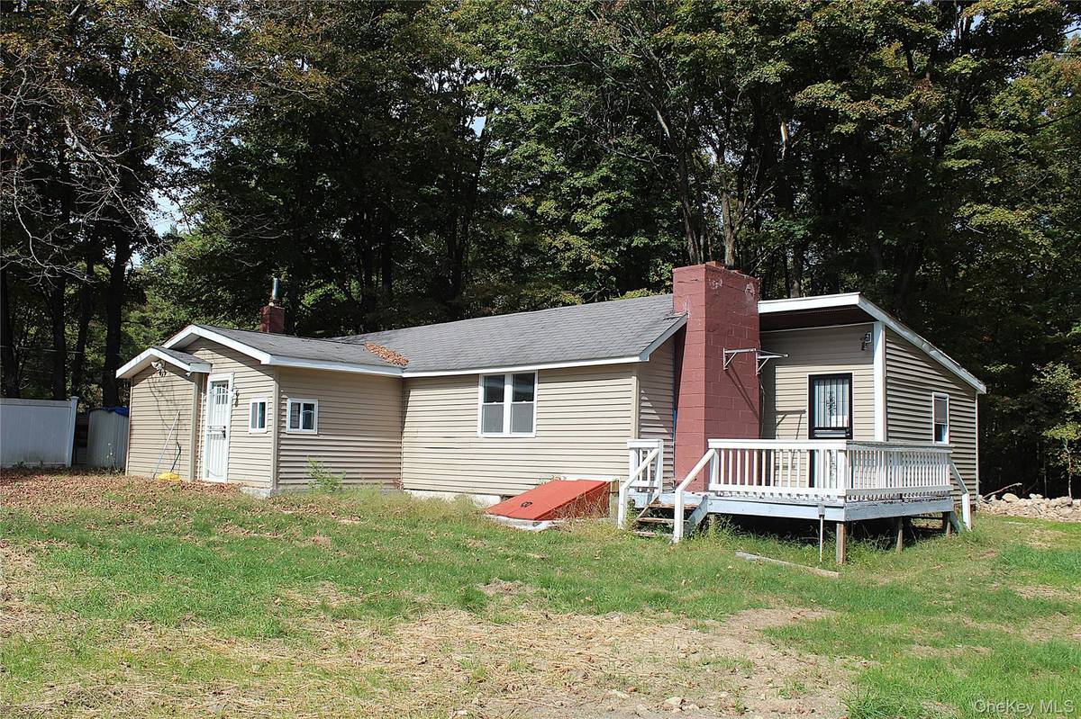 11 Terwilliger LN, Pine Bush, NY 12566