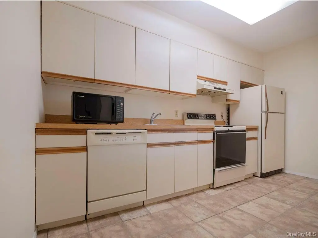 1337 Broadway #L10, Hewlett, NY 11557