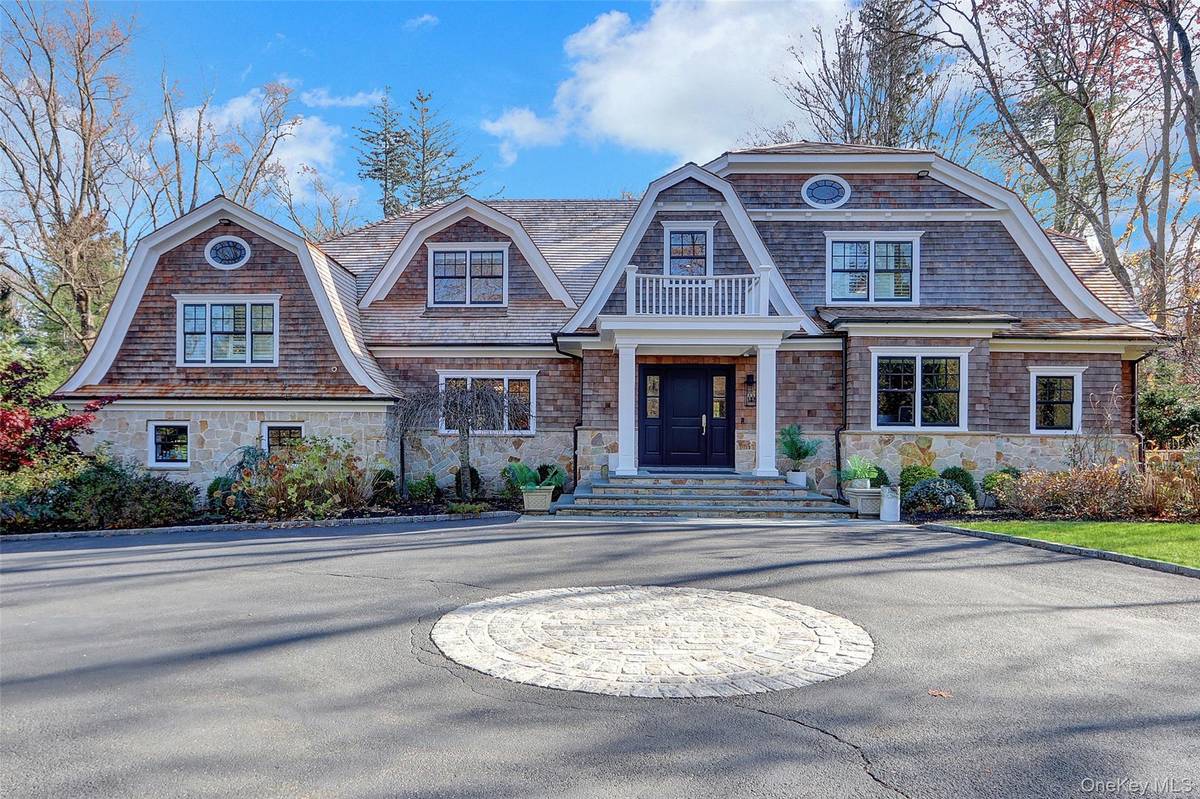 119 Wheatley RD, Old Westbury, NY 11568