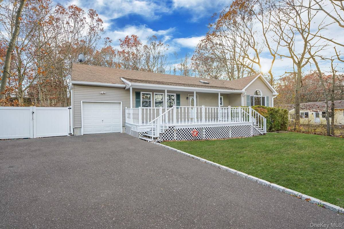 14 Clearview, Selden, NY 11784