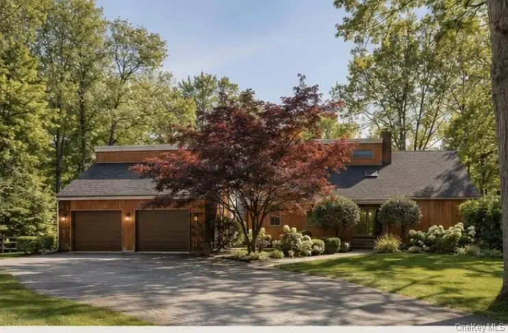 1 Pine PT, Lloyd Harbor, NY 11743