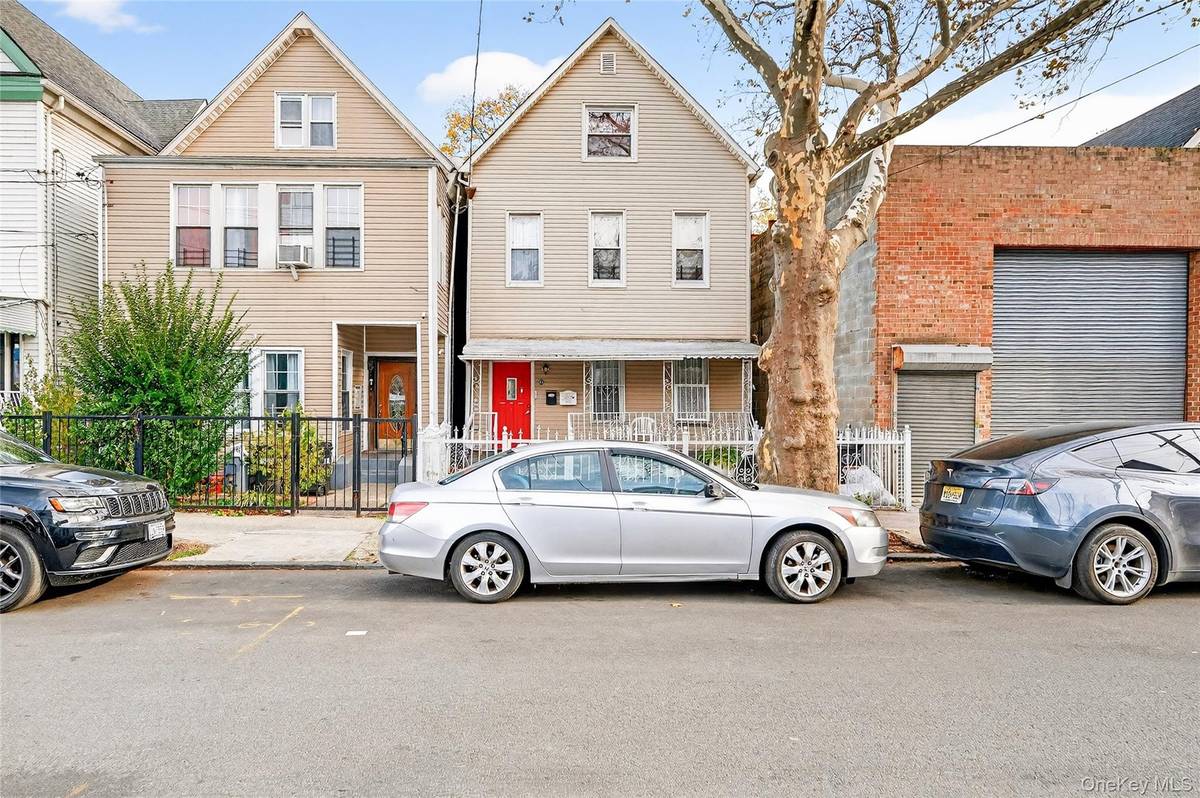 372 Bronx Park AVE, Bronx, NY 10460