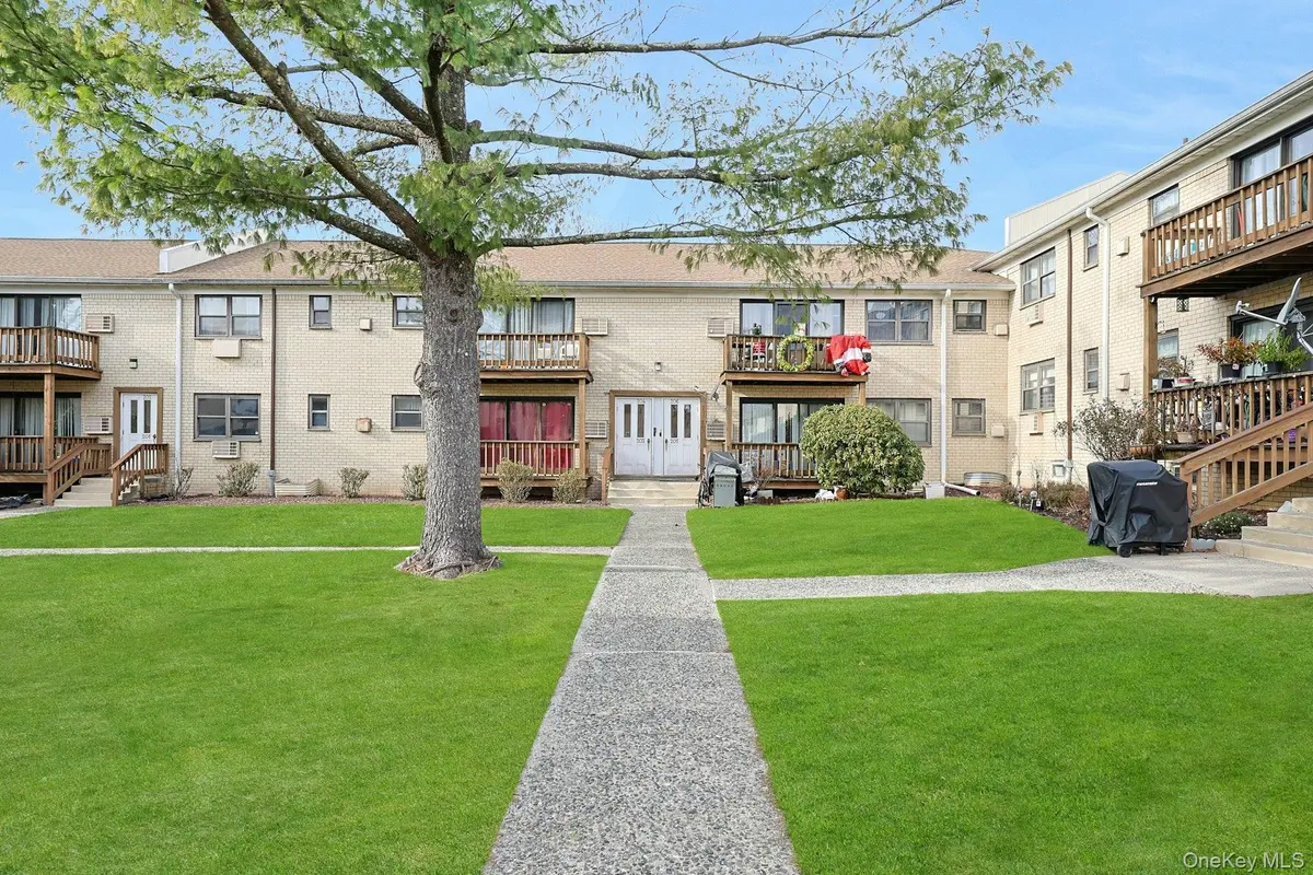 205 Sneden PL #205, Spring Valley, NY 10977