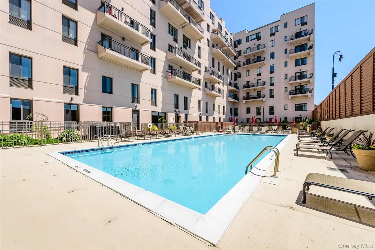 100 W Broadway #6W, Long Beach, NY 11561