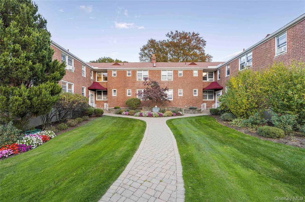 13 Bryant Cres #1D, White Plains, NY 10605