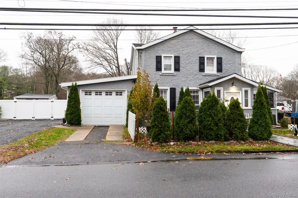 163 Orchard RD, East Patchogue, NY 11772
