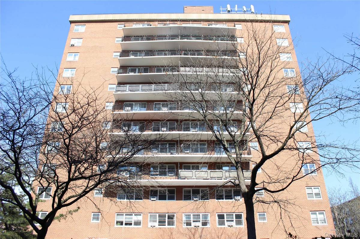72-35 112 Street #2E, Forest Hills, NY 11375