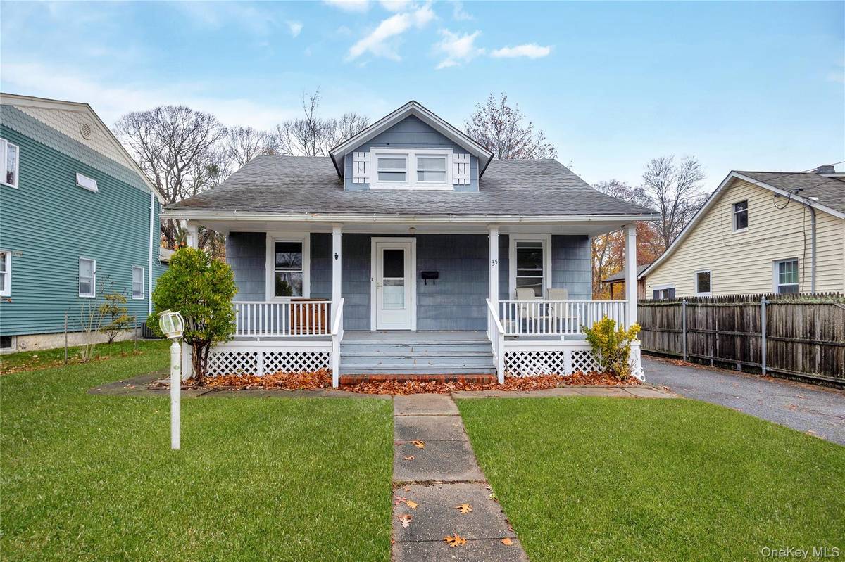 35 Andrew AVE, Islip Terrace, NY 11752