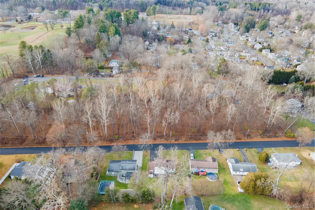 Sandra ST, Ellenville, NY 12428