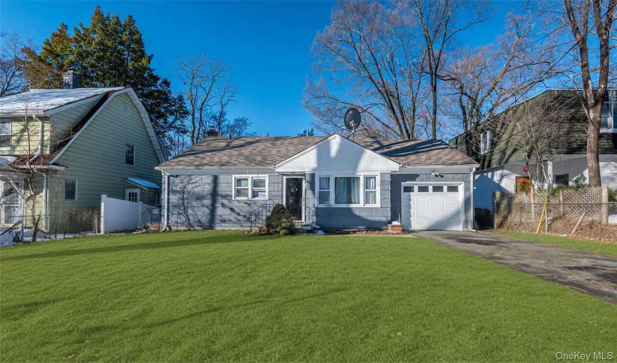 24 Jackson ST, Glen Cove, NY 11542