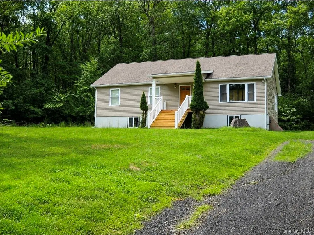 76 Wynkoop DR, Kerhonkson, NY 12446
