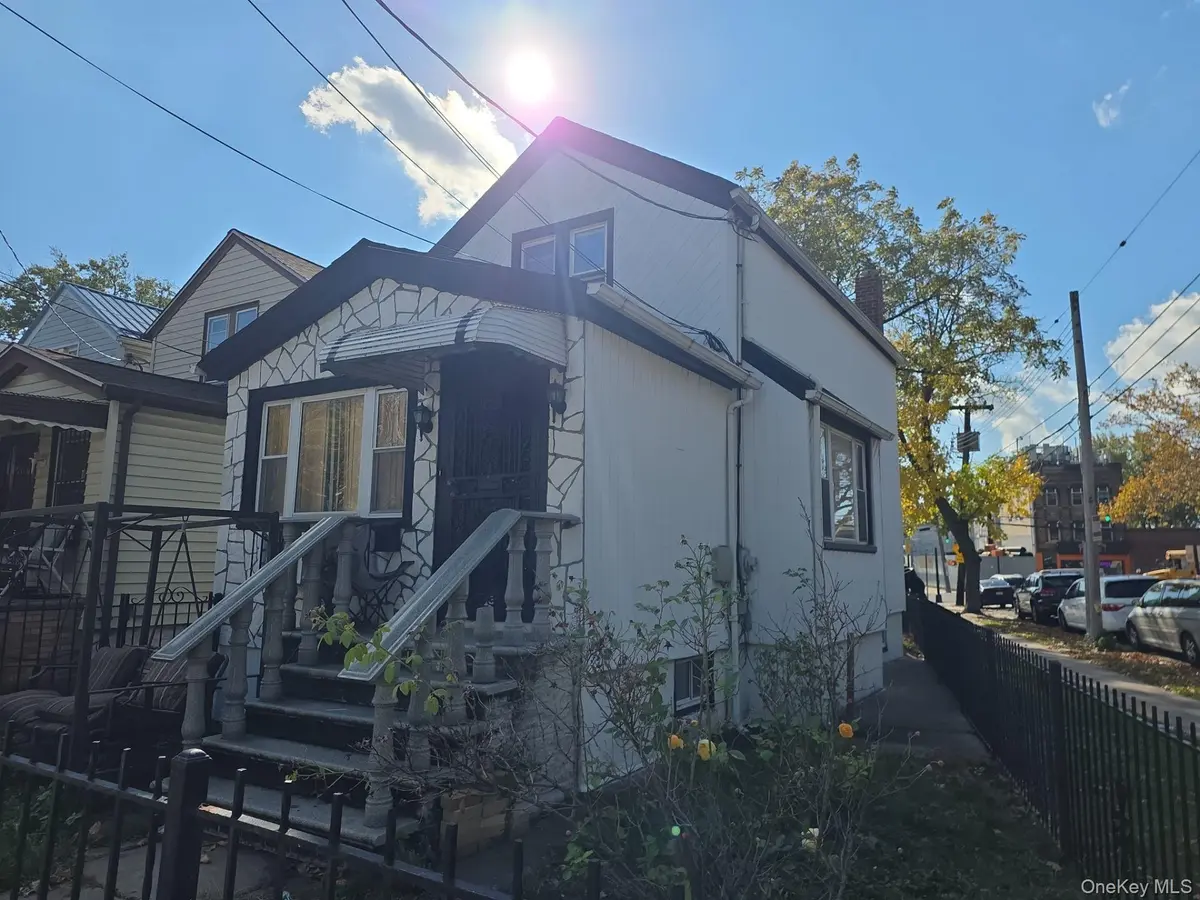 140-04 123rd AVE, Jamaica, NY 11436