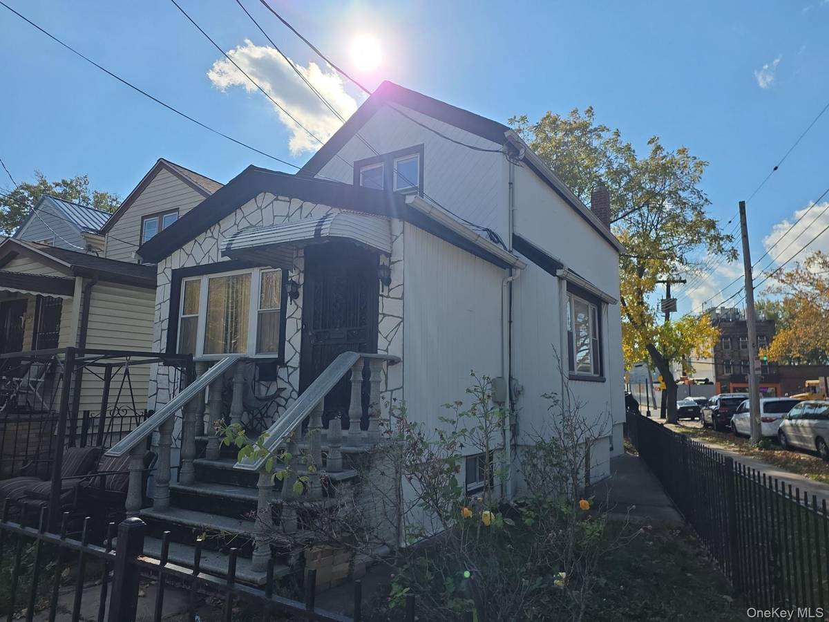 140-04 123rd AVE, Jamaica, NY 11436