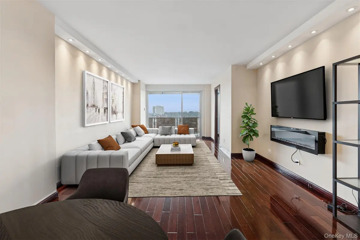 110-11 Queens BLVD #14A, Forest Hills, NY 11375