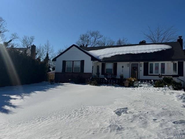 692 Woodside DR, Wantagh, NY 11793
