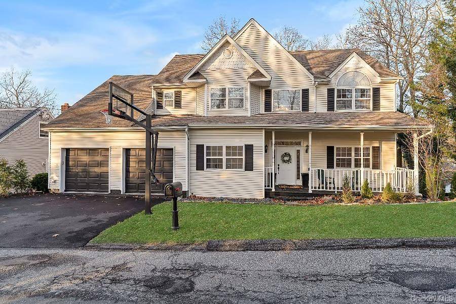 33 E Potter LN, Halesite, NY 11743
