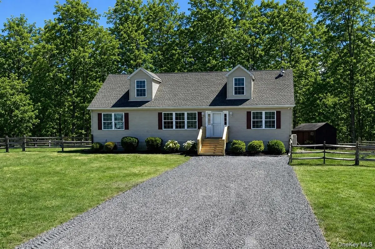 35 Pioneer RD, Gardiner, NY 12525
