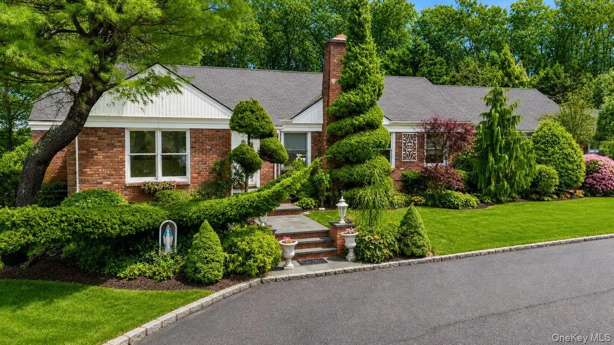 33 Fleets Cove RD, Huntington, NY 11743