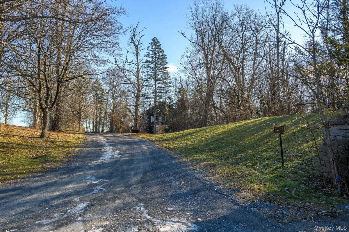 91 Scheller Park RD, West Coxsackie, NY 12192
