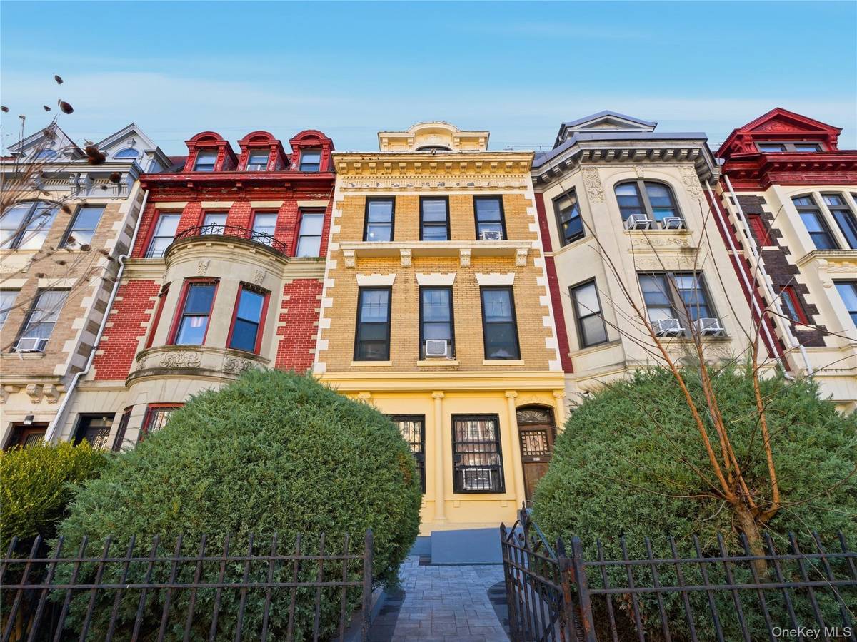 372 Parkside AVE, Brooklyn, NY 11226