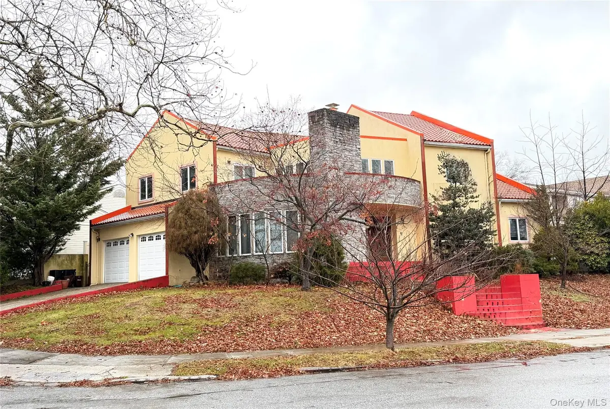 26105 Bridgewater AVE, Glen Oaks, NY 11004