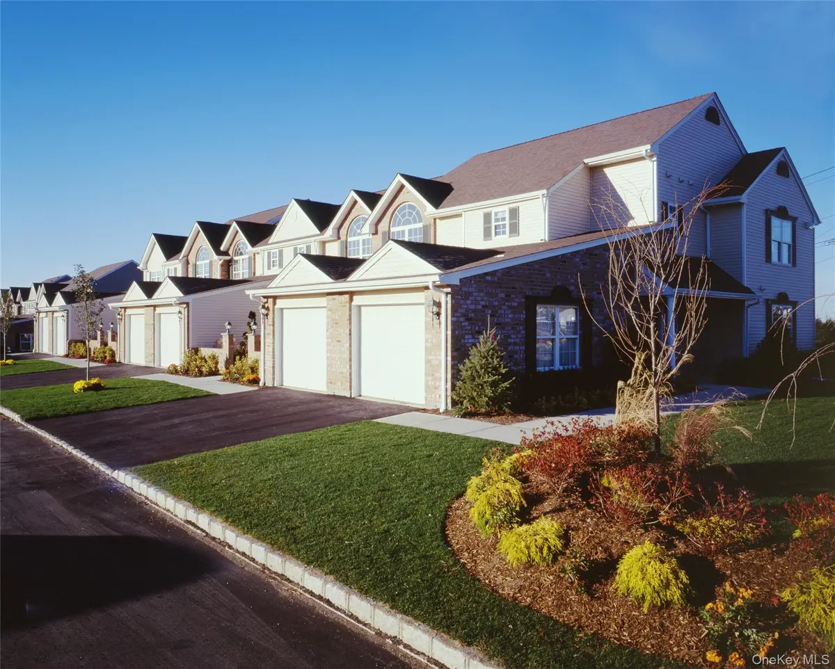 24 Neal #24, South Setauket, NY 11720