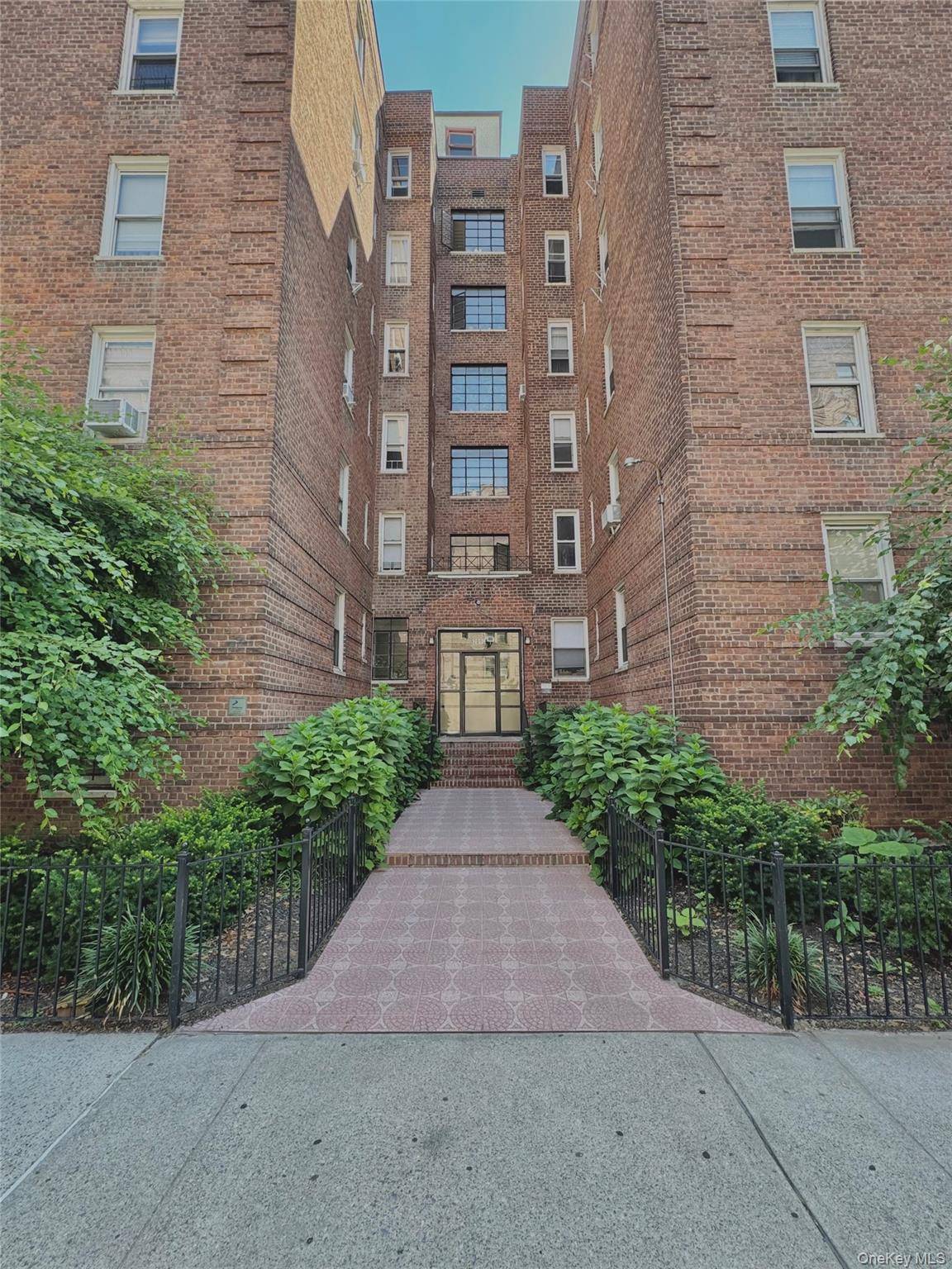 2090 Barnes AVE #3G, Bronx, NY 10462