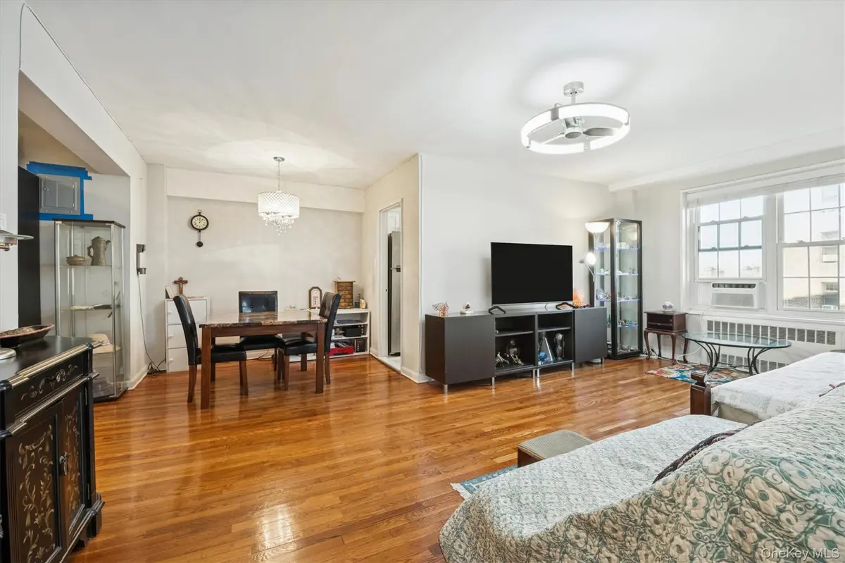 139-09 84th DR #408, Briarwood, NY 11435