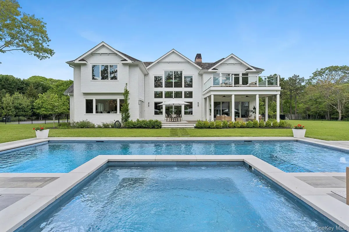 4 Heatherwood LN, Quogue, NY 11959