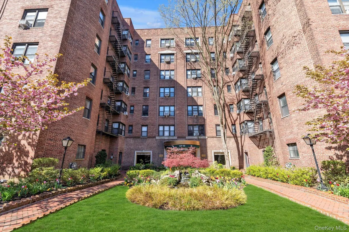 69-10 Yellowstone BLVD #210, Forest Hills, NY 11375