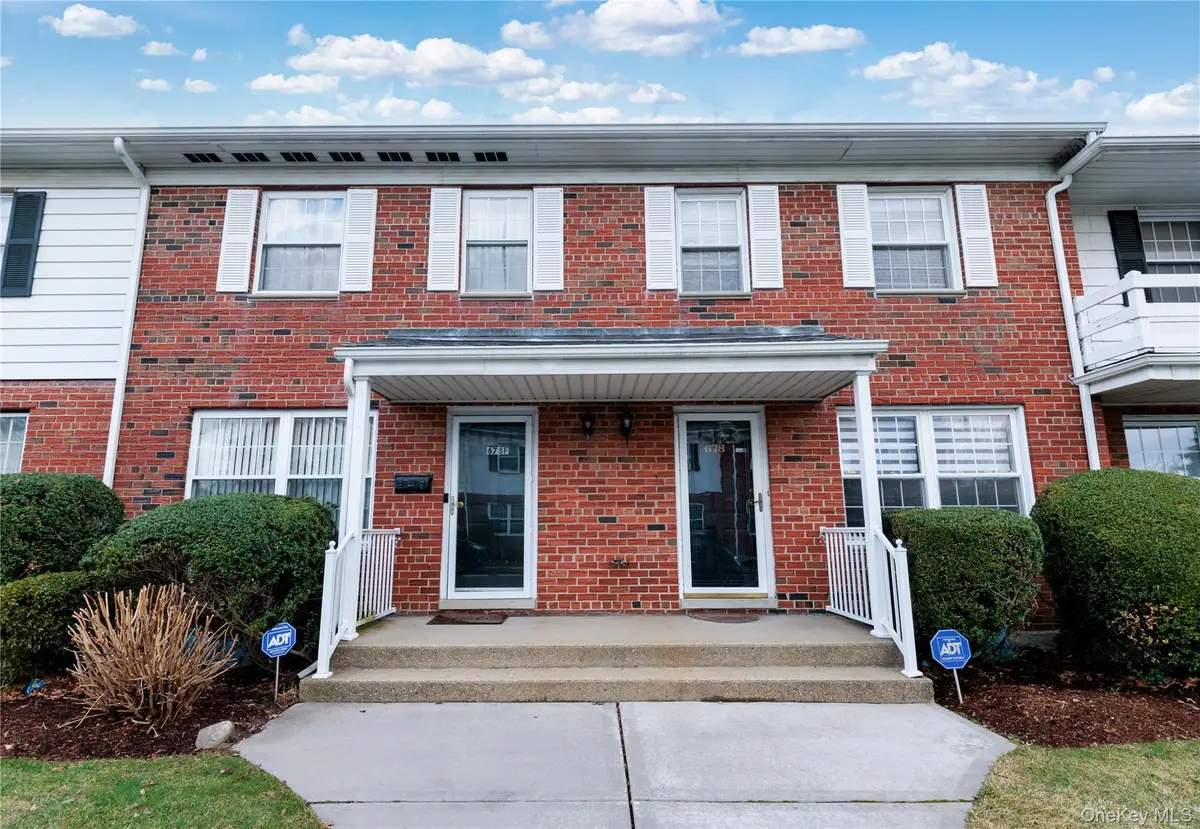 678 Front ST #E, Hempstead, NY 11550