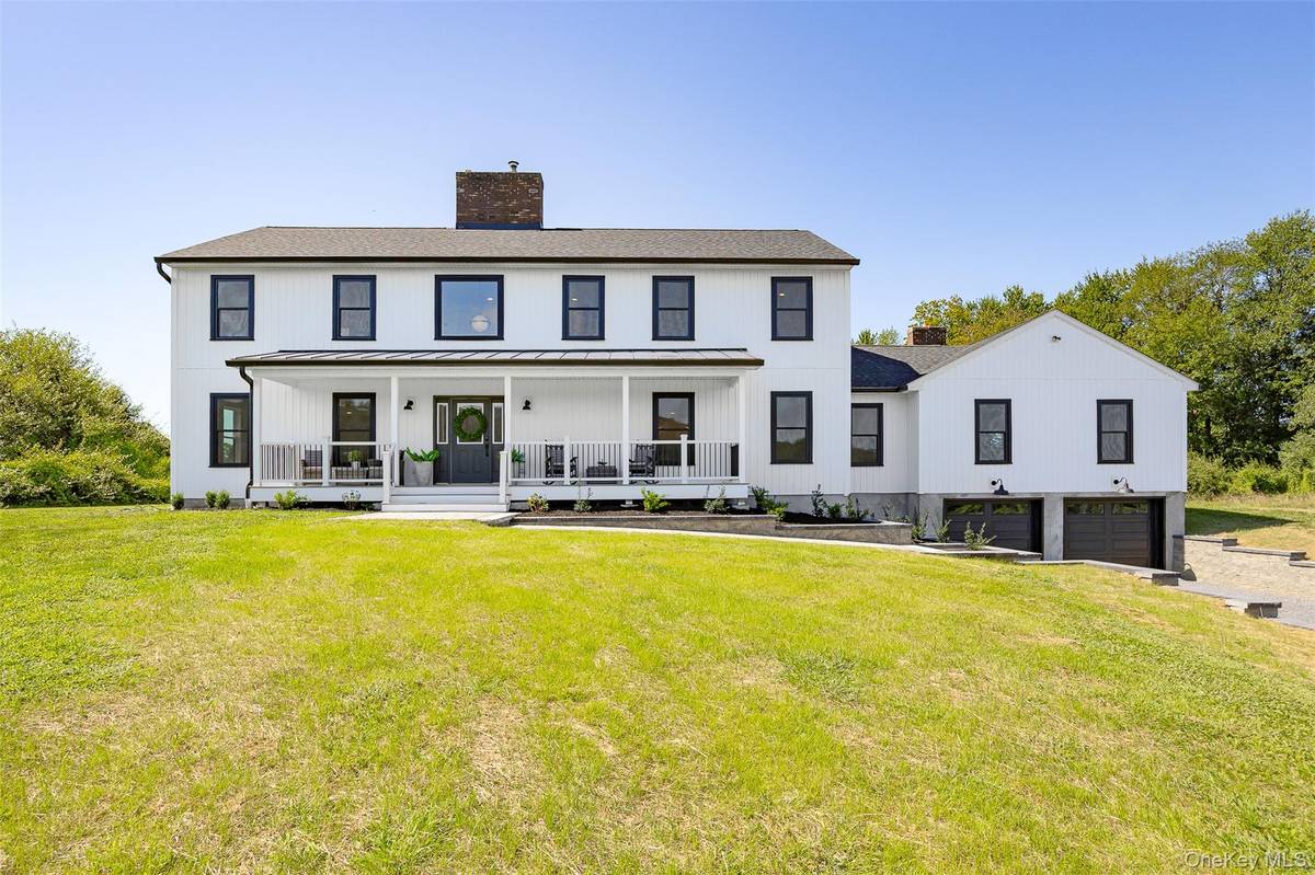 327 Hynes RD, Poughquag, NY 12570