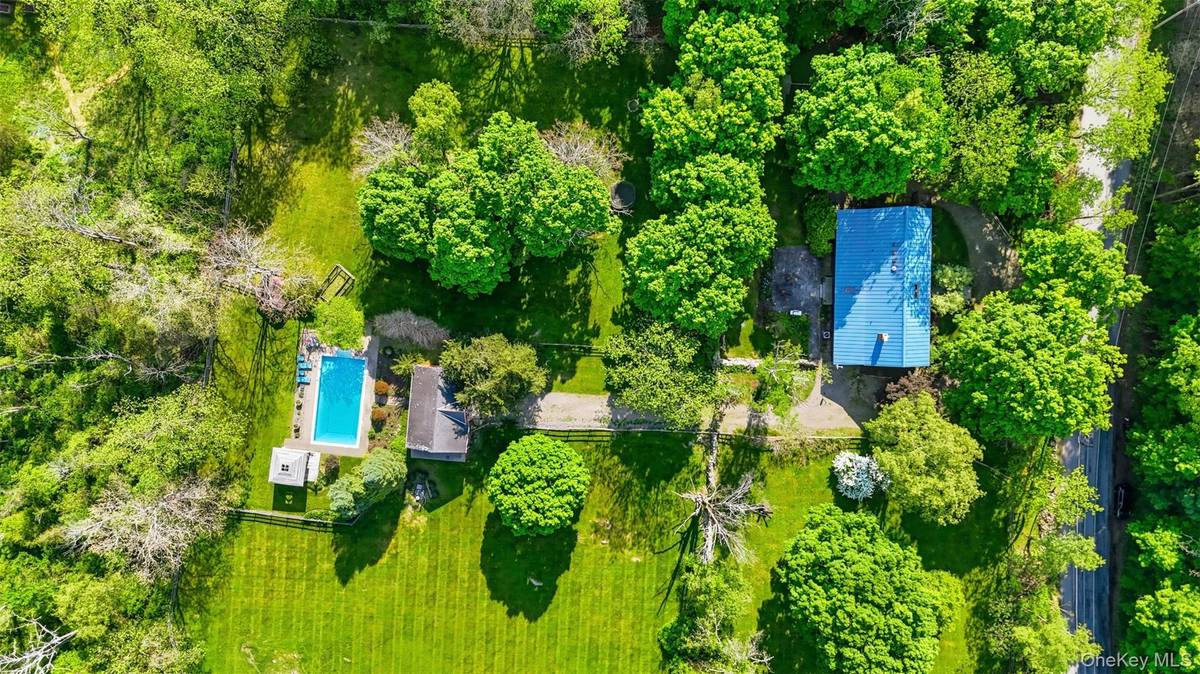101 Drake RD, Pleasant Valley, NY 12569