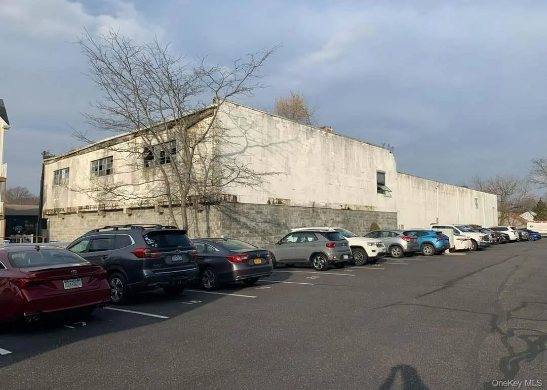 525 Ray ST, Freeport, NY 11520
