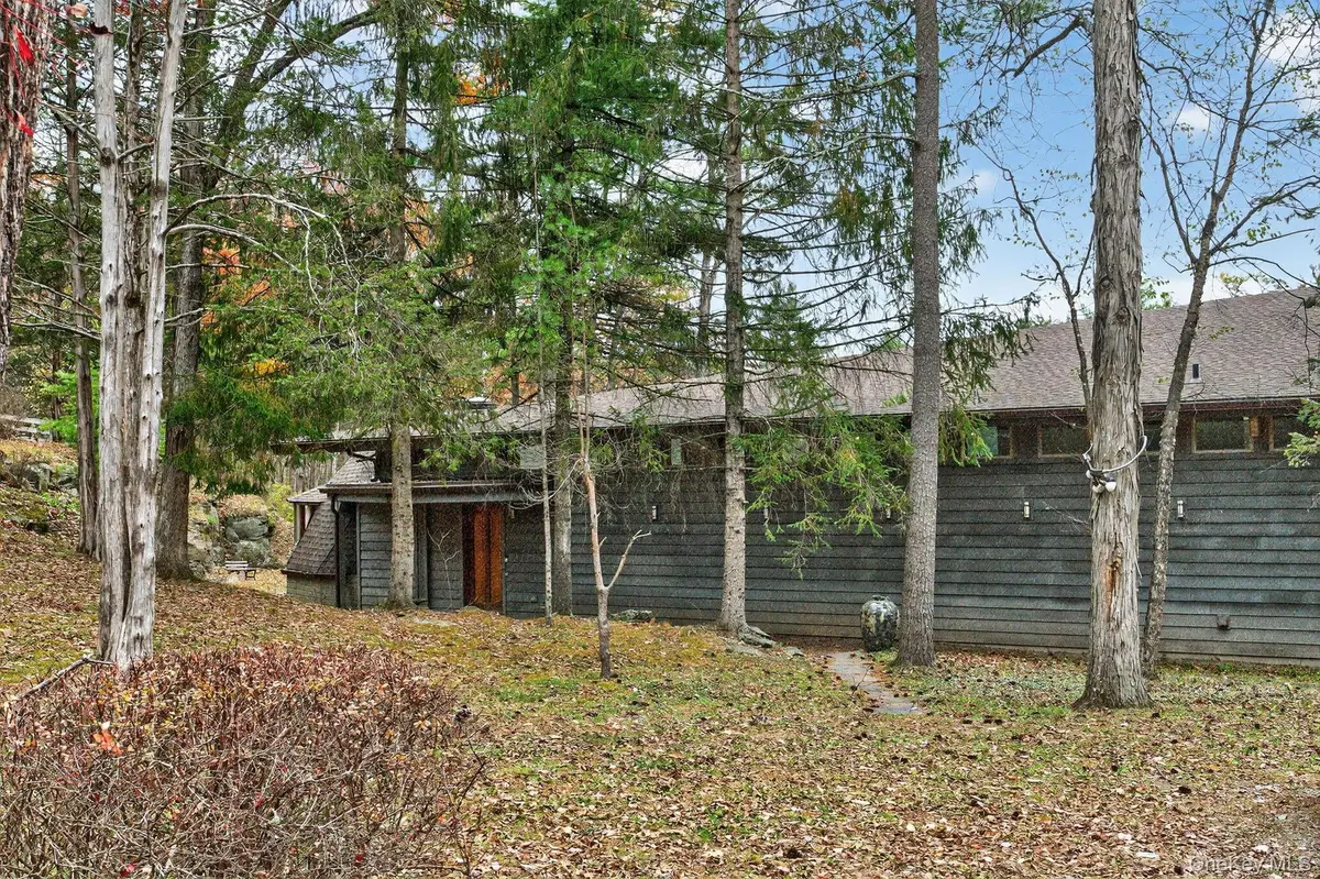 106 Mountain Laurel LN, Woodstock, NY 12498