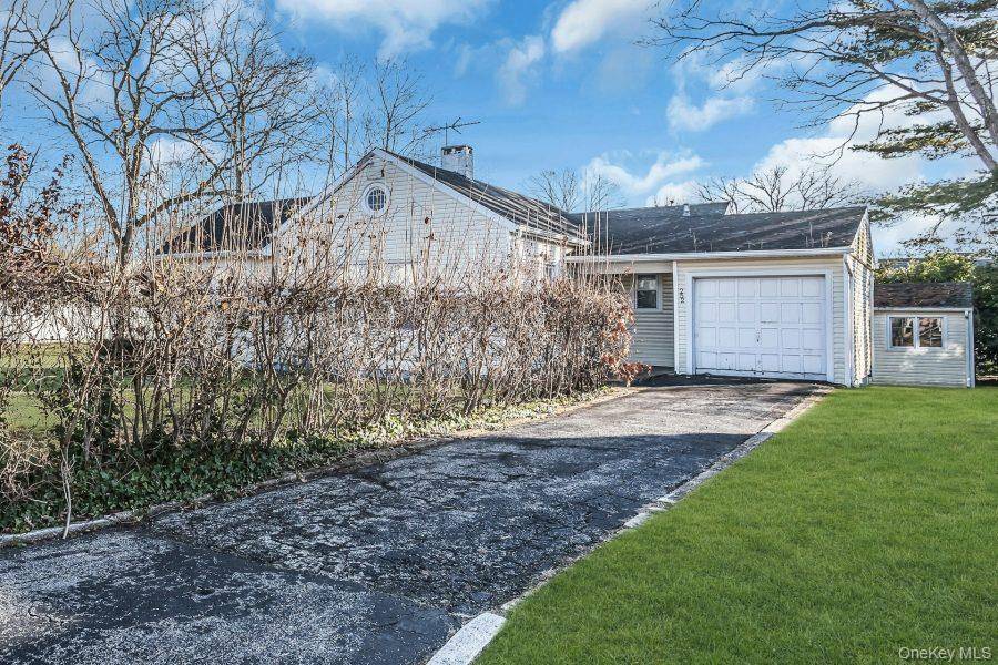 252 Toronto AVE, Massapequa, NY 11758