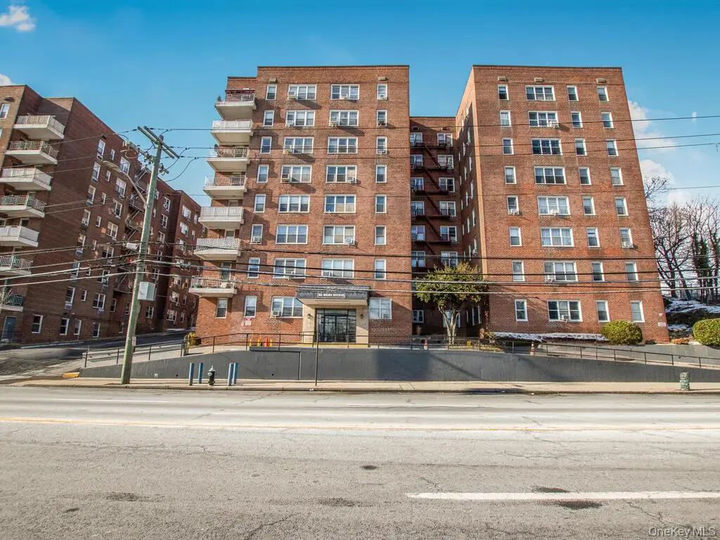 365 Bronx River RD #2C, Yonkers, NY 10704