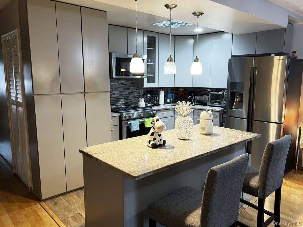 75-22 Parsons BLVD #D3, Fresh Meadows, NY 11366