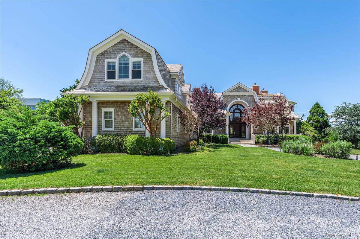 101 Jessup LN, Westhampton Beach, NY 11978