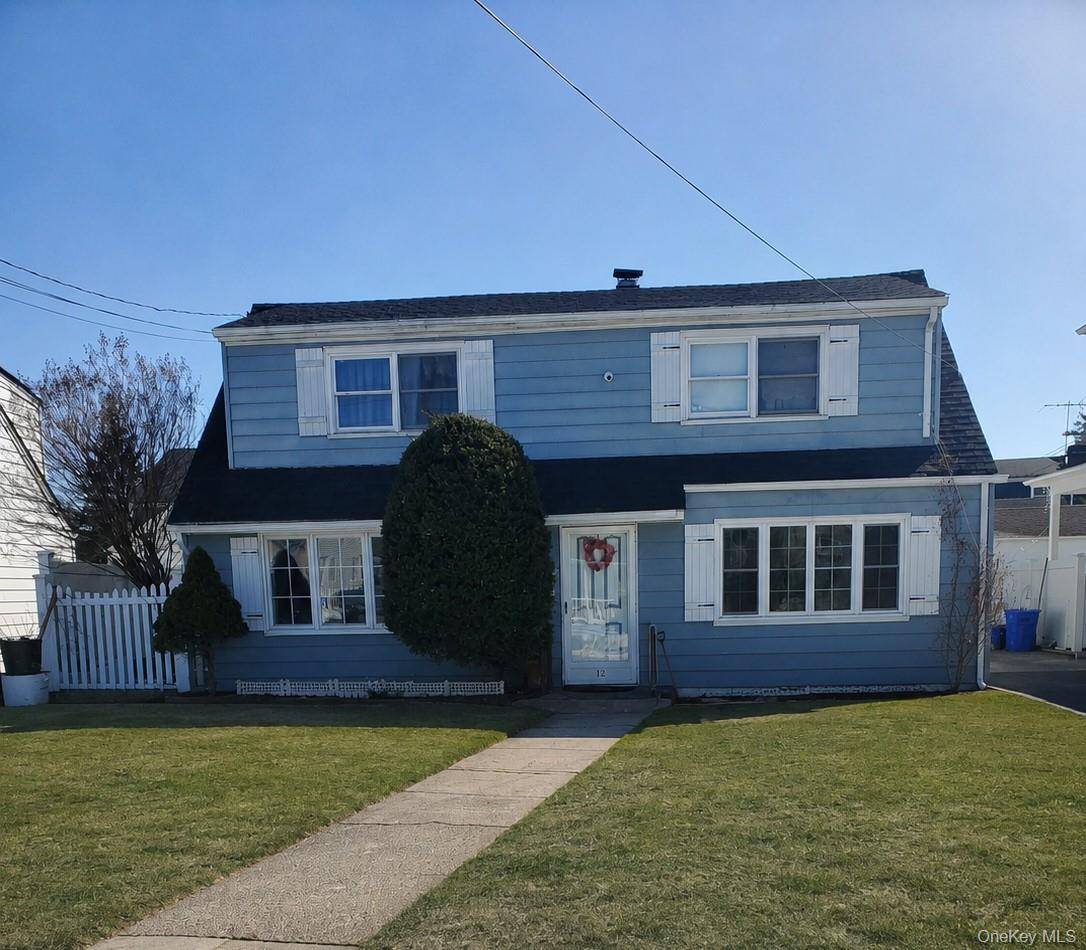 12 PARK AVE, New Hyde Park, NY 11040