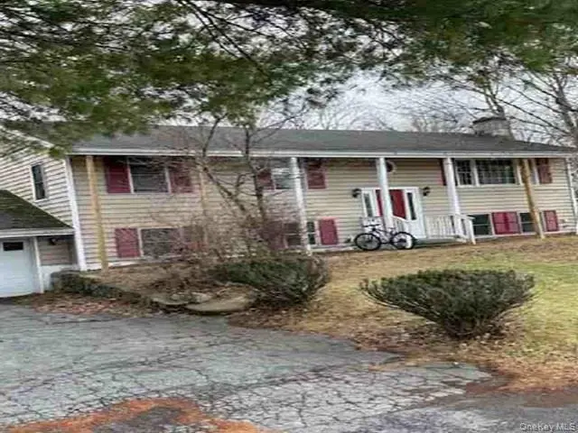 34 Brookland Farms RD, Poughkeepsie, NY 12601